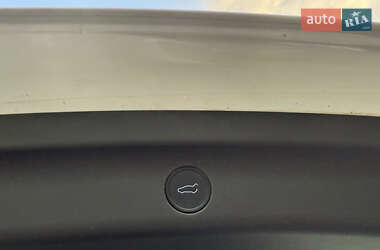 Позашляховик / Кросовер Tesla Model Y 2021 в 
