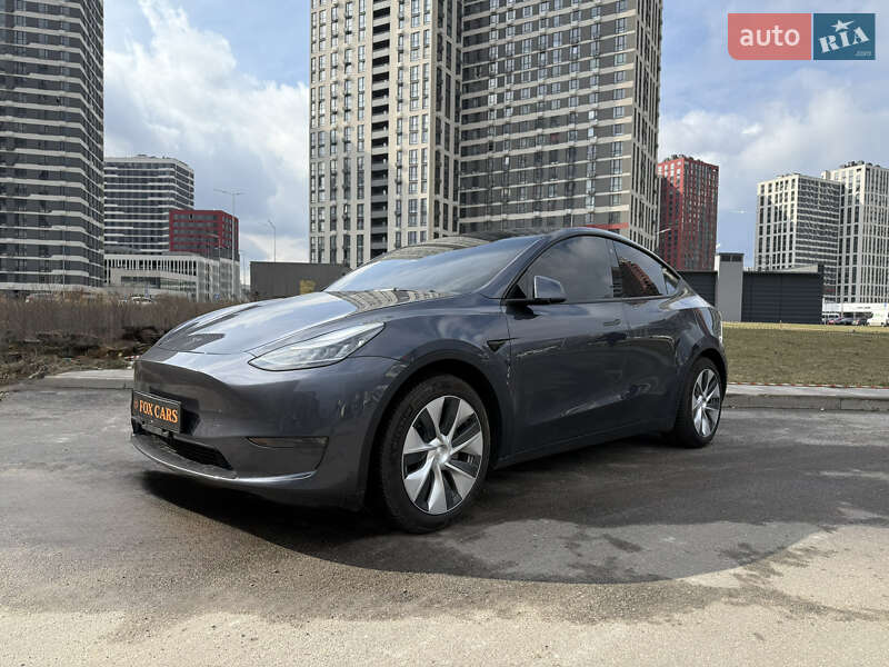 Tesla Model Y 2024