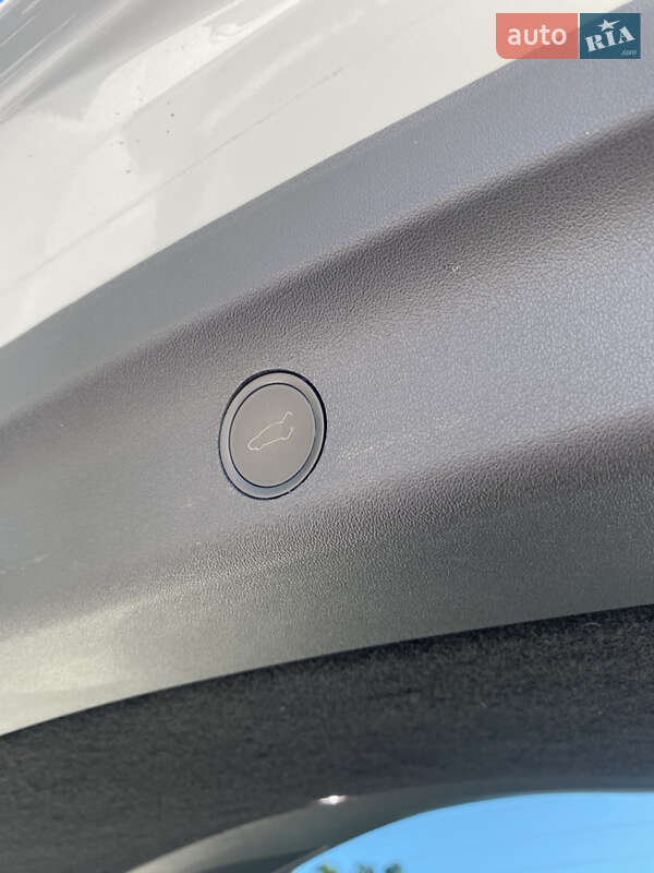 Внедорожник / Кроссовер Tesla Model Y 2023 в Киеве фото 40 Внедорожник / Кроссовер Tesla Model Y 2023 в Киеве