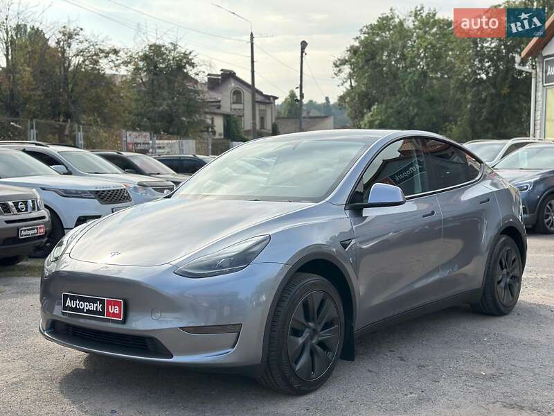 Tesla Model Y 2024