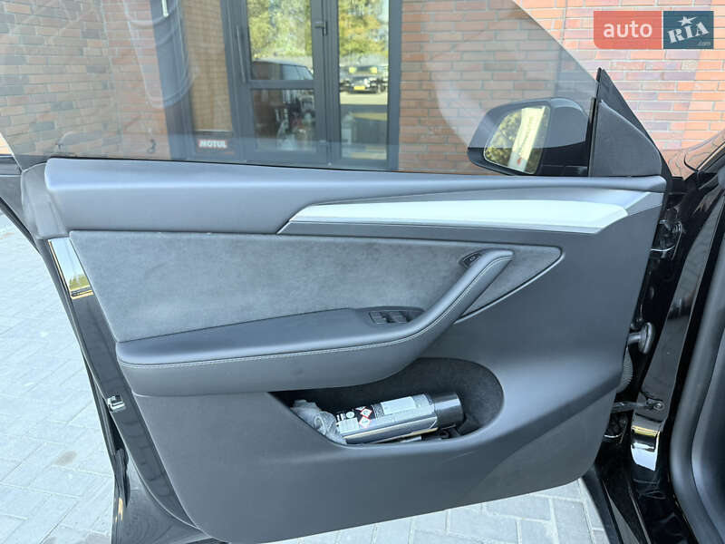 Внедорожник / Кроссовер Tesla Model Y 2023 в Кременчуге