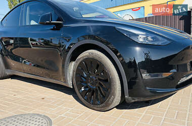 Позашляховик / Кросовер Tesla Model Y 2024 в 