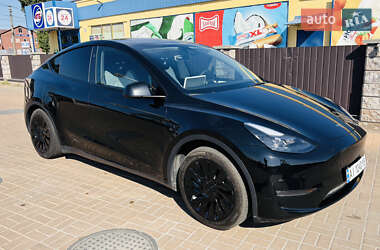 Позашляховик / Кросовер Tesla Model Y 2024 в 
