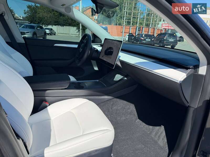 Внедорожник / Кроссовер Tesla Model Y 2024 в Киеве