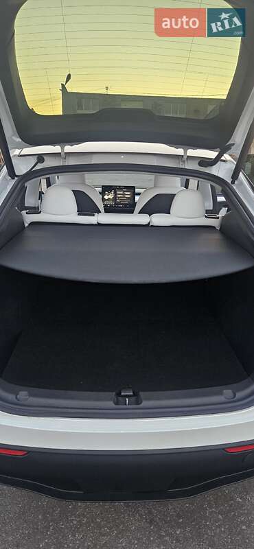 Внедорожник / Кроссовер Tesla Model Y 2024 в Киеве фото 11 Внедорожник / Кроссовер Tesla Model Y 2024 в Киеве