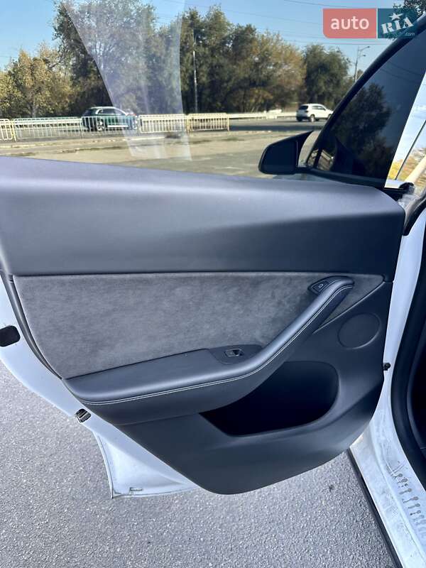 Позашляховик / Кросовер Tesla Model Y 2022 в Дніпрі