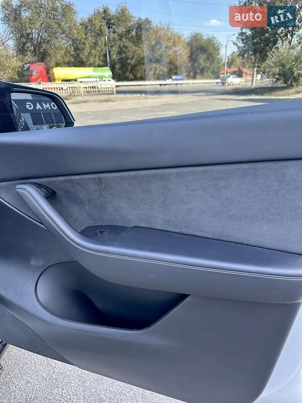 Позашляховик / Кросовер Tesla Model Y 2022 в Дніпрі