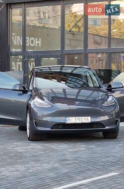 Позашляховик / Кросовер Tesla Model Y 2023 в 