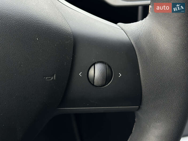Позашляховик / Кросовер Tesla Model Y 2023 в Шептицькому