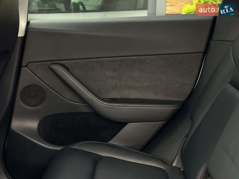 Позашляховик / Кросовер Tesla Model Y 2023 в Шептицькому