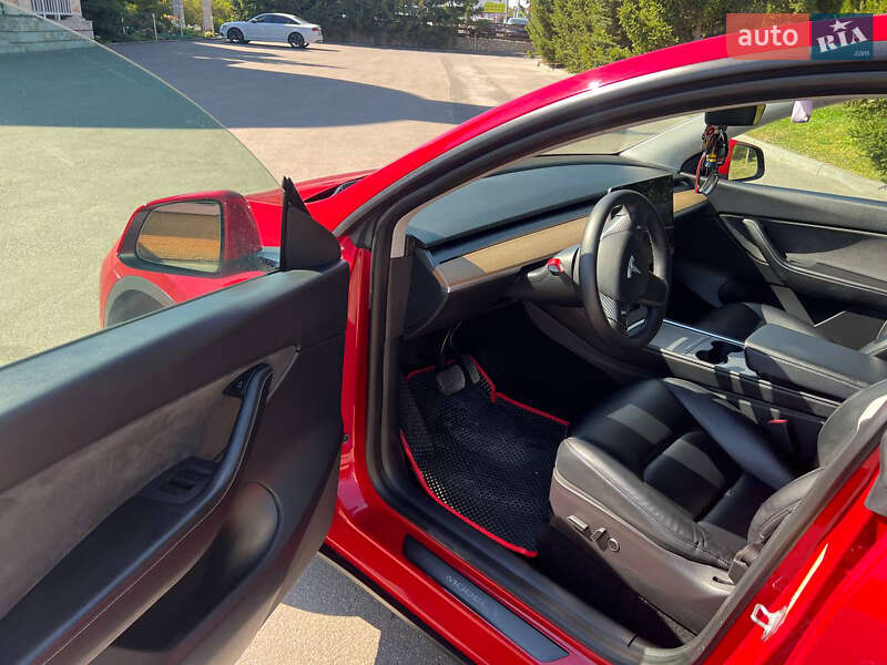Внедорожник / Кроссовер Tesla Model Y 2021 в Тернополе