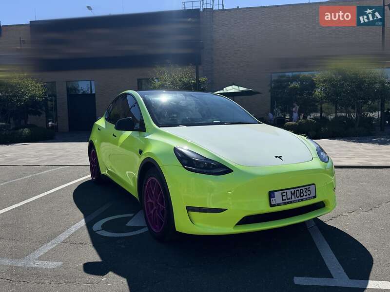 Позашляховик / Кросовер Tesla Model Y 2023 в 