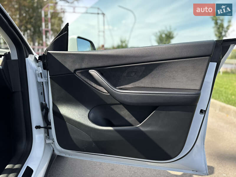 Позашляховик / Кросовер Tesla Model Y 2021 в Краматорську