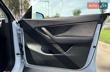 Позашляховик / Кросовер Tesla Model Y 2021 в 