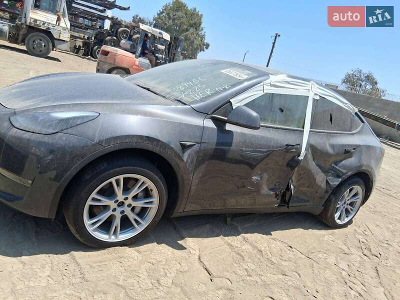 Позашляховик / Кросовер Tesla Model Y 2024 в Києві