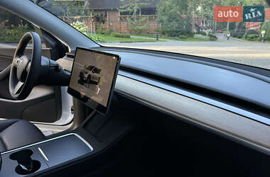 Позашляховик / Кросовер Tesla Model Y 2022 в  фото 16 Позашляховик / Кросовер Tesla Model Y 2022 в