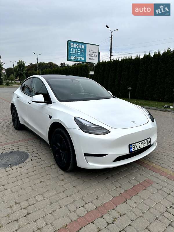 Tesla Model Y 2024