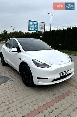 Позашляховик / Кросовер Tesla Model Y 2024 в 
