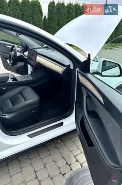 Позашляховик / Кросовер Tesla Model Y 2024 в 