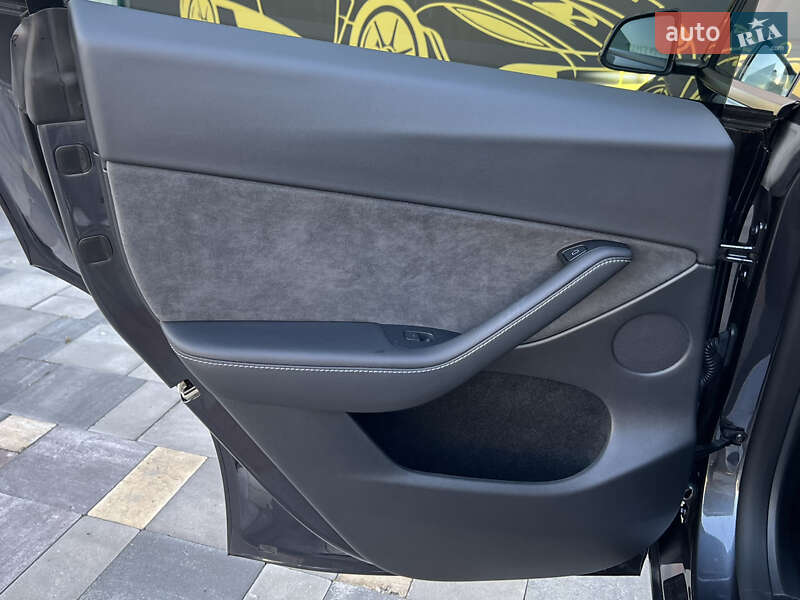 Позашляховик / Кросовер Tesla Model Y 2024 в Києві