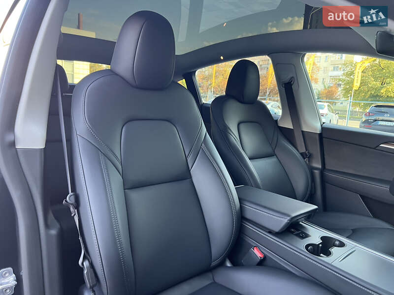 Позашляховик / Кросовер Tesla Model Y 2024 в Києві