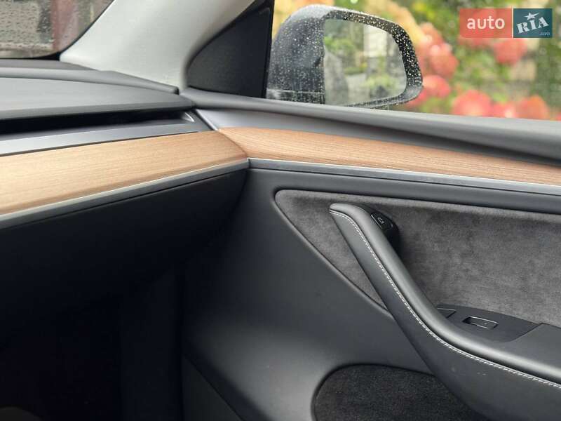Позашляховик / Кросовер Tesla Model Y 2024 в Львові