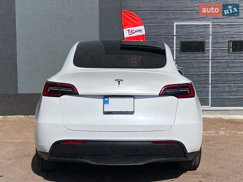 Позашляховик / Кросовер Tesla Model Y 2024 в Києві