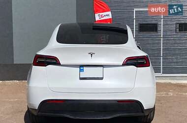 Позашляховик / Кросовер Tesla Model Y 2024 в 