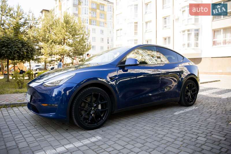 Позашляховик / Кросовер Tesla Model Y 2021 в Івано-Франківську