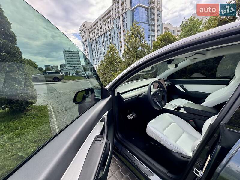 Позашляховик / Кросовер Tesla Model Y 2022 в Львові