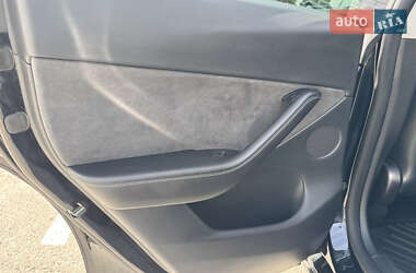 Позашляховик / Кросовер Tesla Model Y 2021 в 