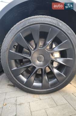 Позашляховик / Кросовер Tesla Model Y 2023 в Бучі