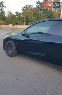 Внедорожник / Кроссовер Tesla Model Y 2021 в Киеве