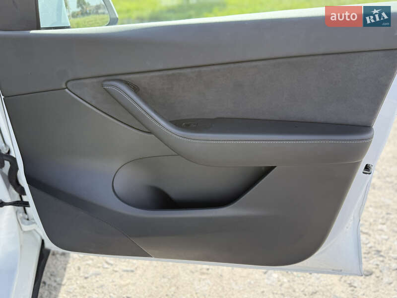 Внедорожник / Кроссовер Tesla Model Y 2022 в Бердичеве