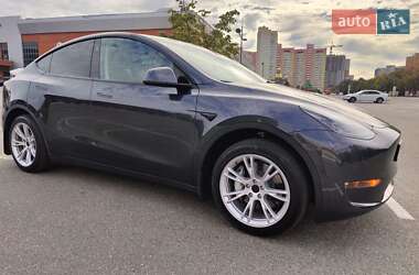 Позашляховик / Кросовер Tesla Model Y 2024 в 