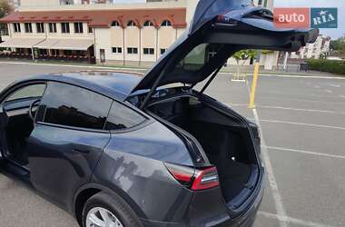 Позашляховик / Кросовер Tesla Model Y 2024 в 