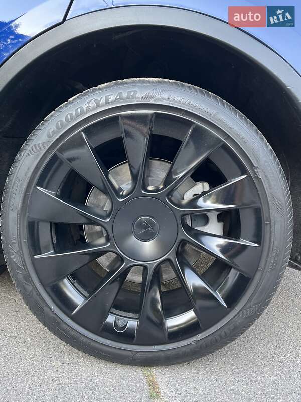 Позашляховик / Кросовер Tesla Model Y 2021 в Тернополі