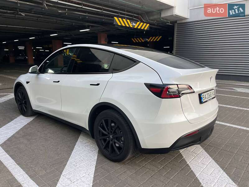 Внедорожник / Кроссовер Tesla Model Y 2024 в Киеве