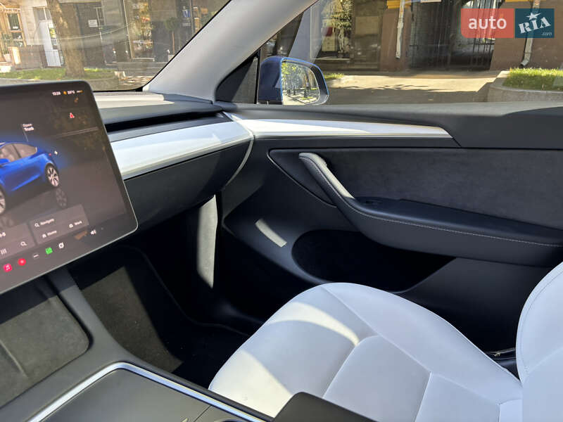 Внедорожник / Кроссовер Tesla Model Y 2023 в Киеве