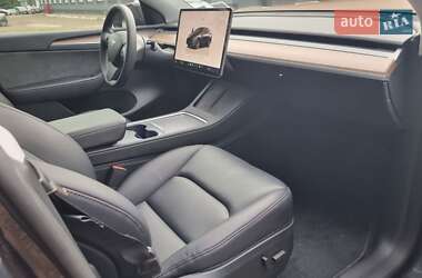Позашляховик / Кросовер Tesla Model Y 2024 в 