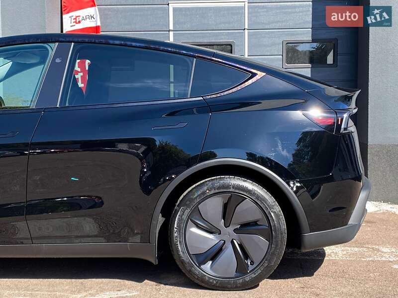 Внедорожник / Кроссовер Tesla Model Y 2025 в Киеве