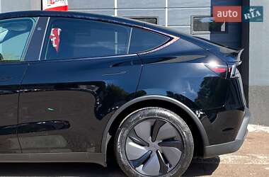 Позашляховик / Кросовер Tesla Model Y 2025 в 