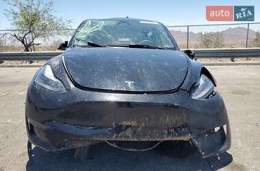 Позашляховик / Кросовер Tesla Model Y 2024 в 