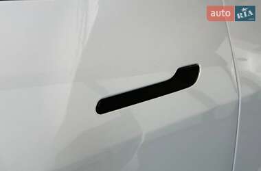 Позашляховик / Кросовер Tesla Model Y 2021 в 