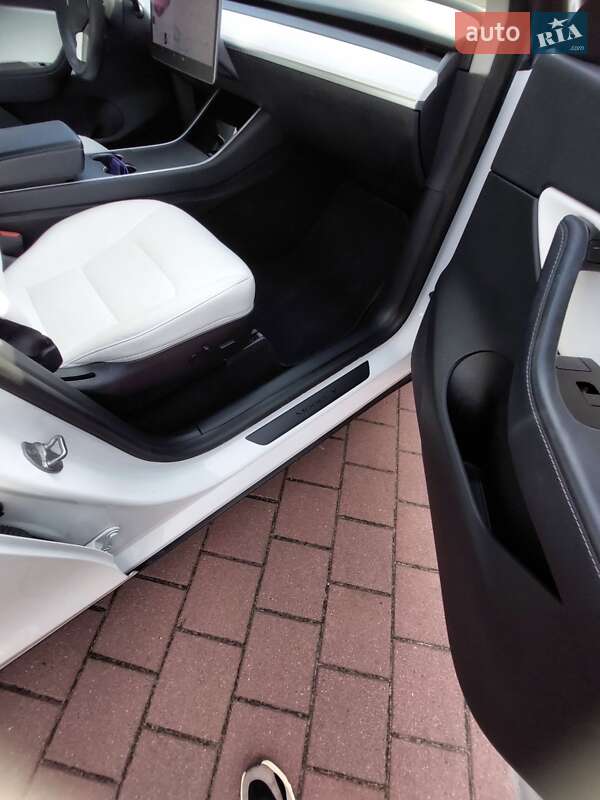 Внедорожник / Кроссовер Tesla Model Y 2020 в Тысменице