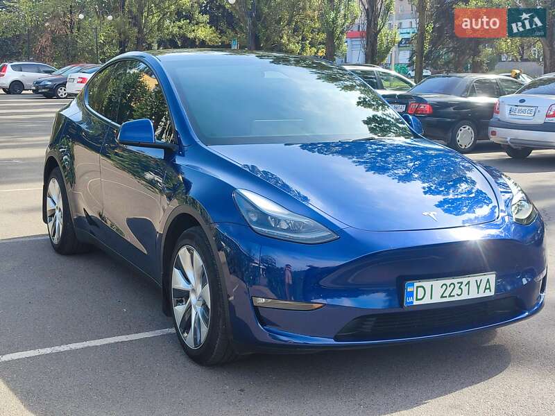 Внедорожник / Кроссовер Tesla Model Y 2024 в 