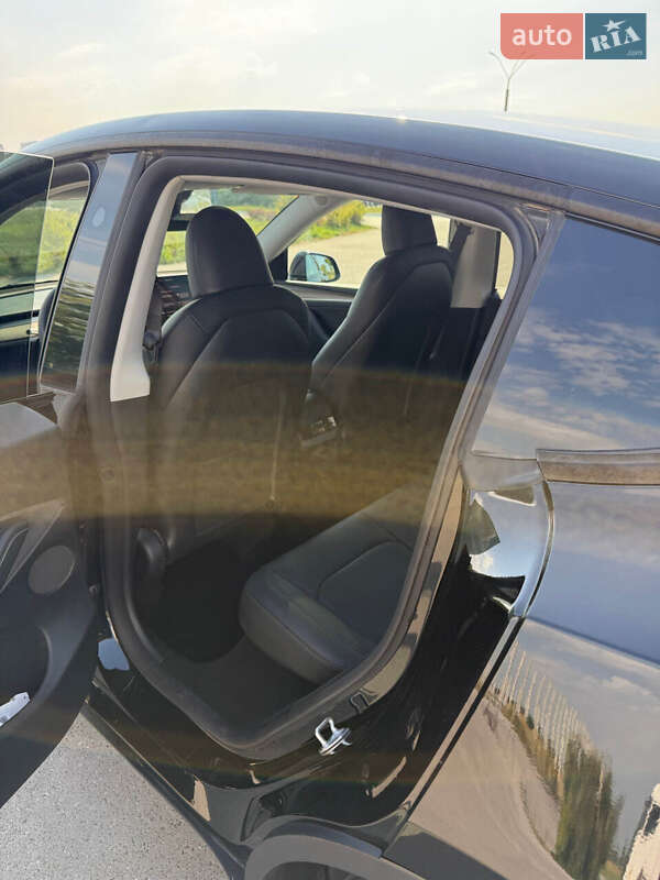 Внедорожник / Кроссовер Tesla Model Y 2023 в Коростене