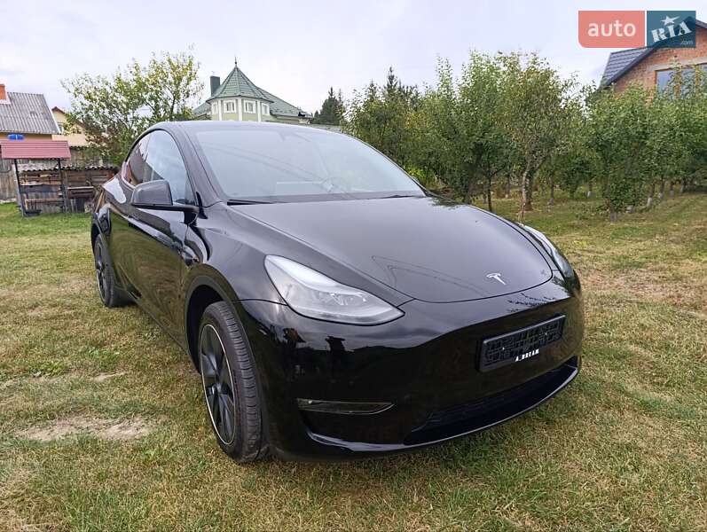 Позашляховик / Кросовер Tesla Model Y 2024 в Сторожинці