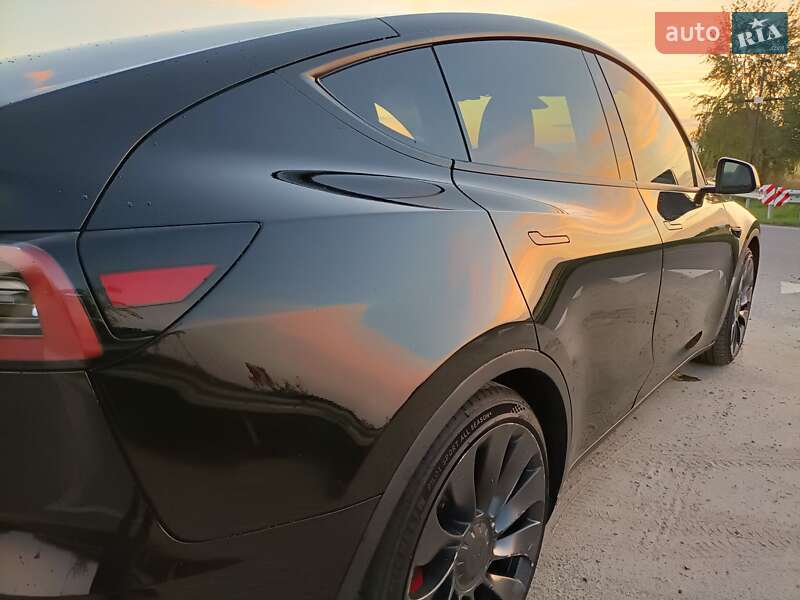Позашляховик / Кросовер Tesla Model Y 2022 в Львові