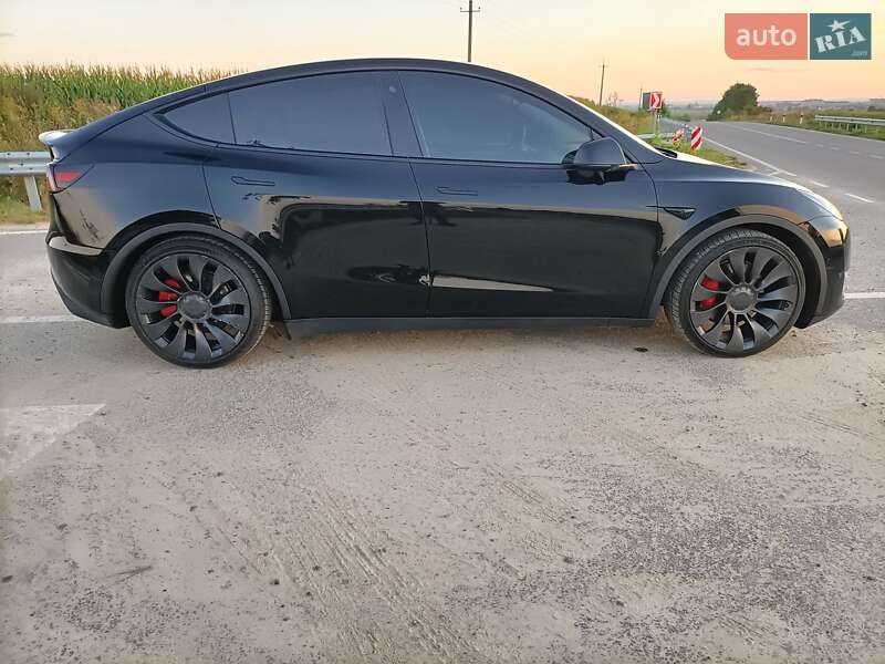 Позашляховик / Кросовер Tesla Model Y 2022 в Львові
